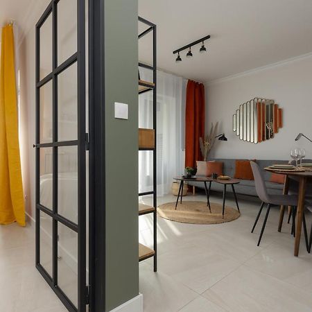 Lakeview Apartment Kapelanów Armii Krajowej by Renters Varsóvia Exterior foto