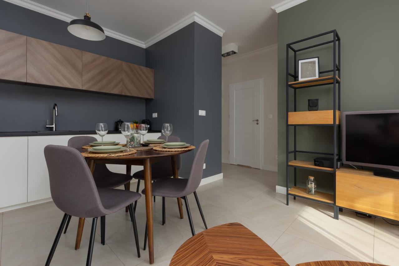 Lakeview Apartment Kapelanów Armii Krajowej by Renters Varsóvia Exterior foto