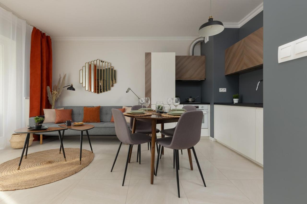 Lakeview Apartment Kapelanów Armii Krajowej by Renters Varsóvia Exterior foto