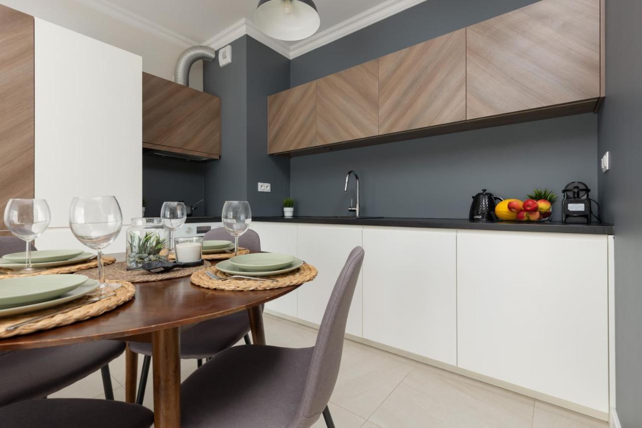 Lakeview Apartment Kapelanów Armii Krajowej by Renters Varsóvia Exterior foto