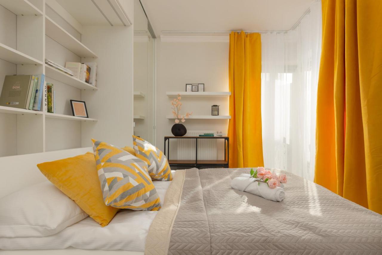 Lakeview Apartment Kapelanów Armii Krajowej by Renters Varsóvia Exterior foto