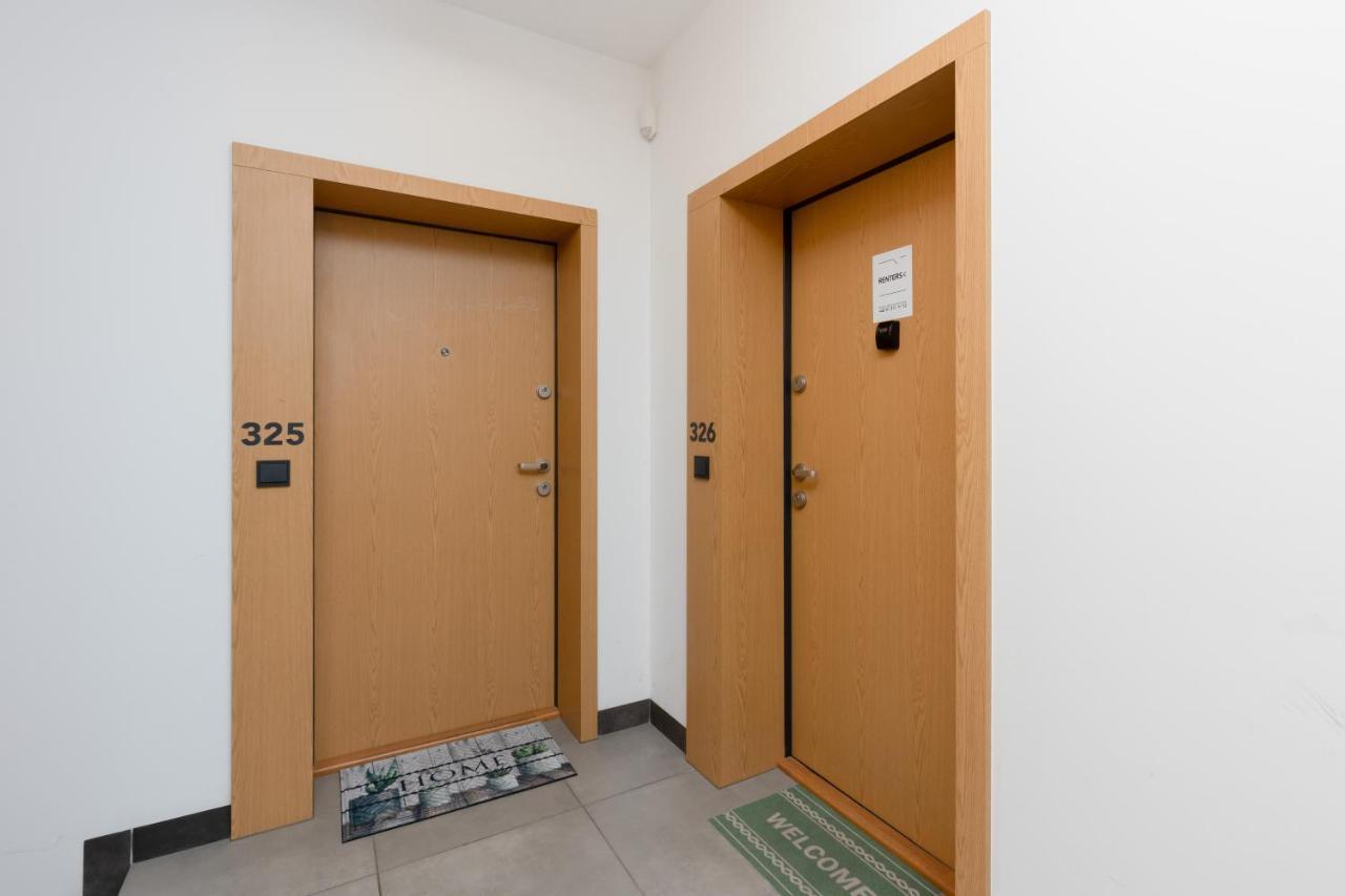 Lakeview Apartment Kapelanów Armii Krajowej by Renters Varsóvia Exterior foto
