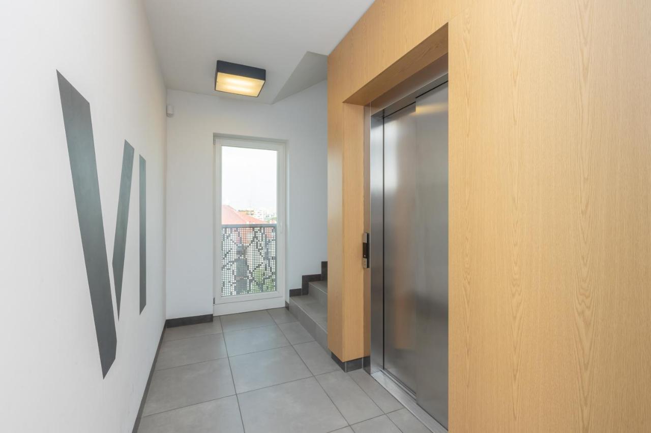 Lakeview Apartment Kapelanów Armii Krajowej by Renters Varsóvia Exterior foto